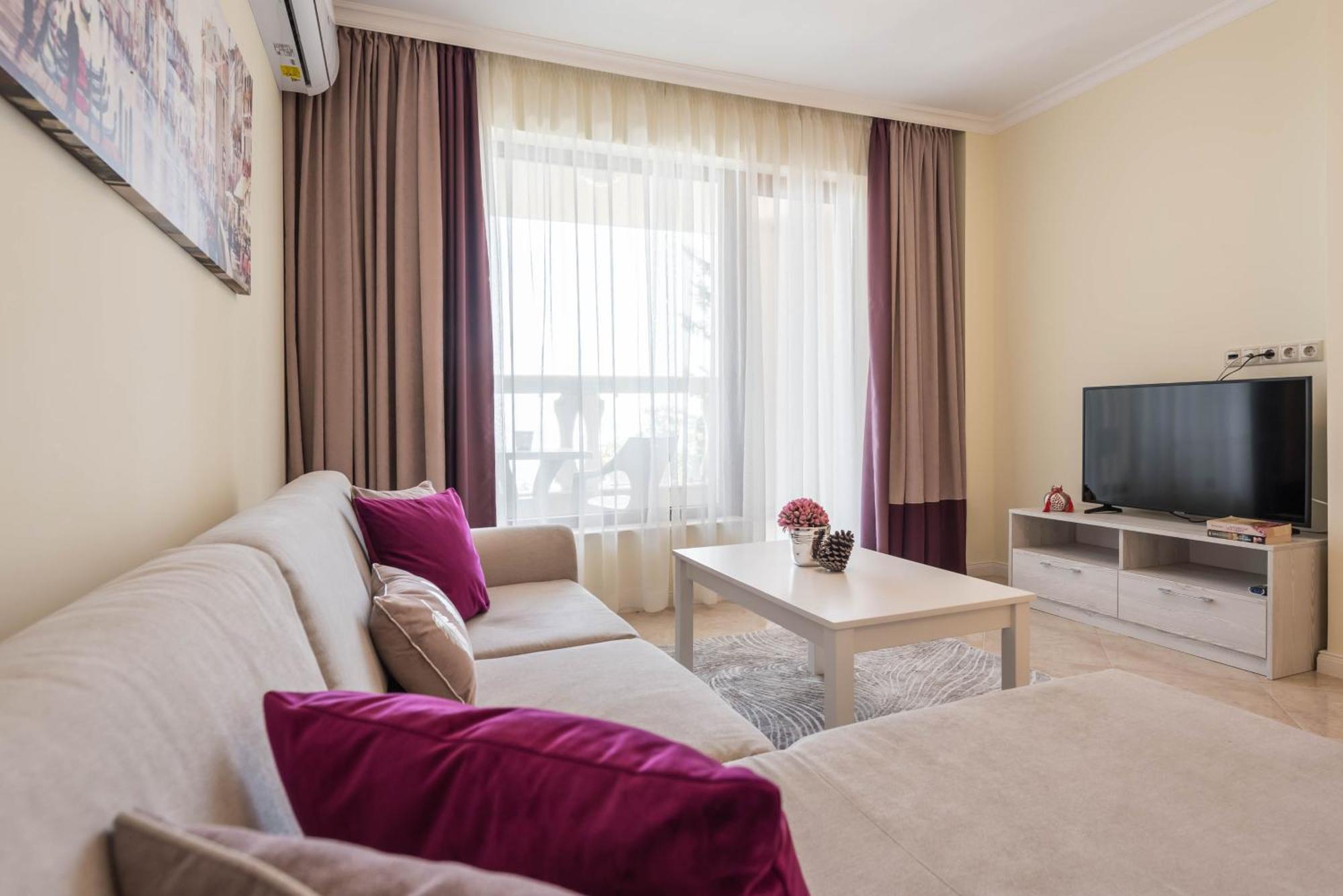 Luxurious And Panoramic Apartments At The Beach In La Mer Complex Golden Sands Exteriör bild