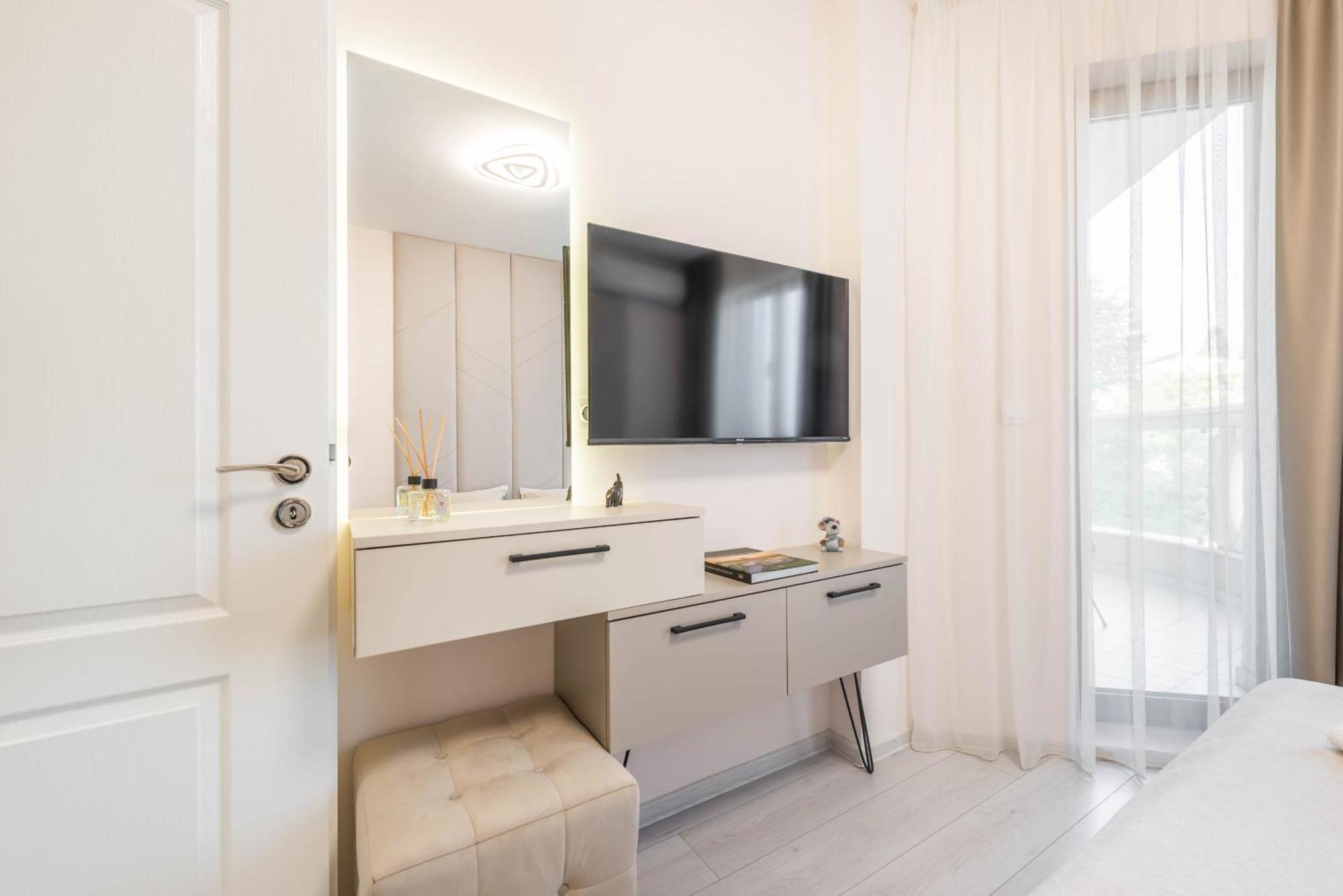 Luxurious And Panoramic Apartments At The Beach In La Mer Complex Golden Sands Exteriör bild