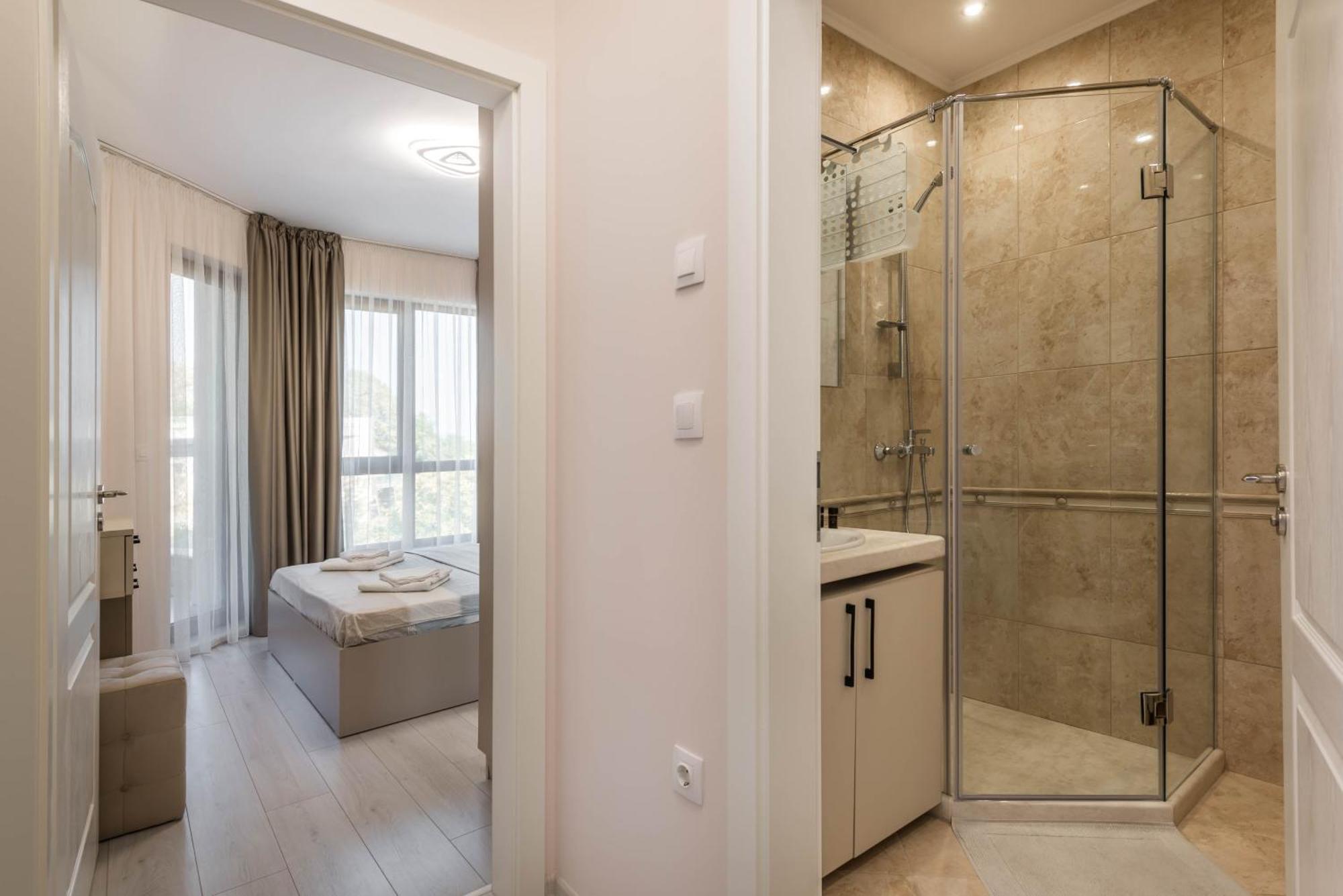 Luxurious And Panoramic Apartments At The Beach In La Mer Complex Golden Sands Exteriör bild