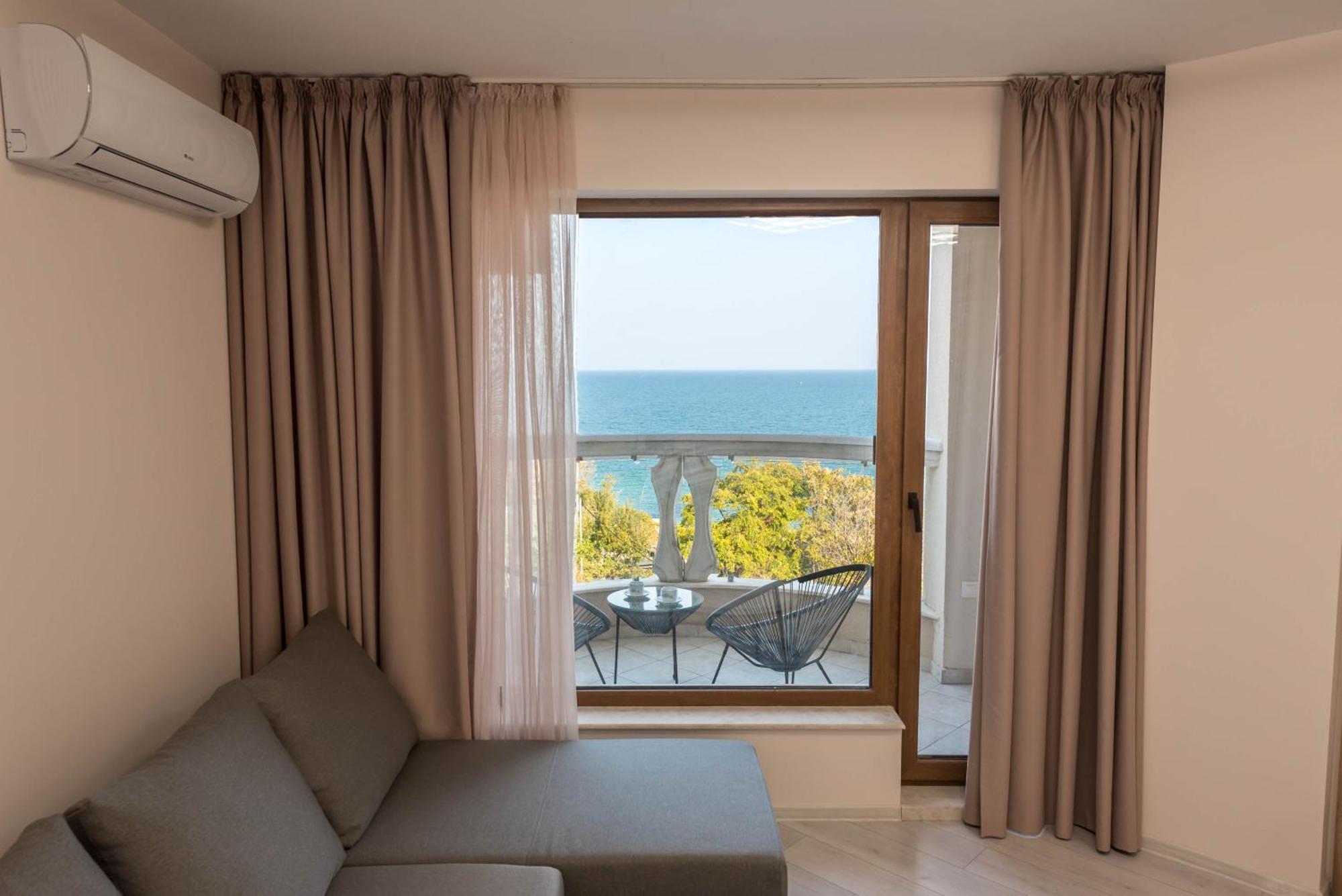 Luxurious And Panoramic Apartments At The Beach In La Mer Complex Golden Sands Exteriör bild